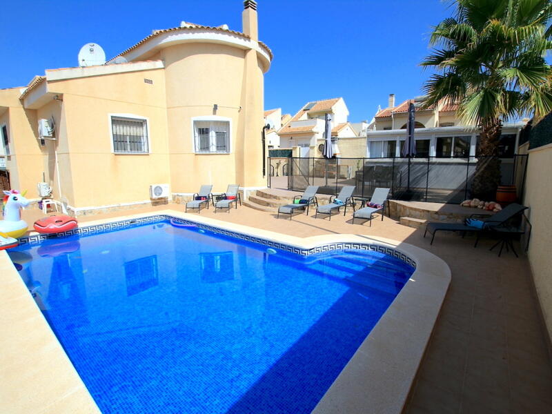 Villa for sale in Benijófar, Alicante