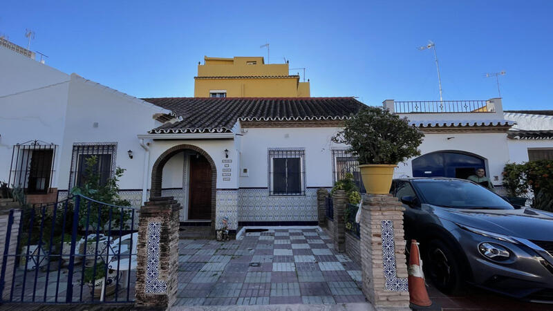 Villa for sale in Estepona, Málaga