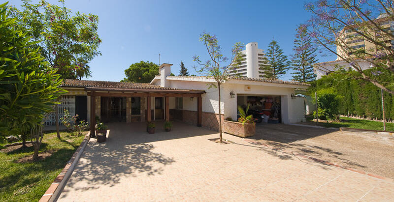 Villa Te koop in Benalmadena, Málaga