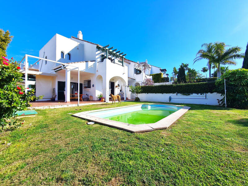 Villa zu verkaufen in La Duquesa, Málaga