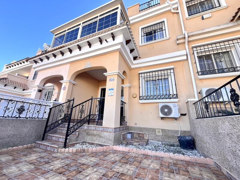 3 bedroom Townhouse for sale