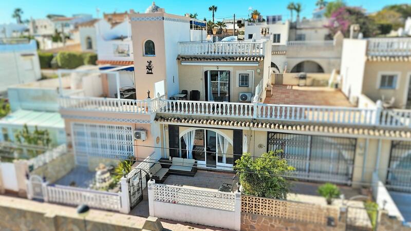 Townhouse for sale in Villamartin, Alicante