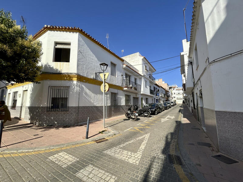 Villa zu verkaufen in Estepona, Málaga