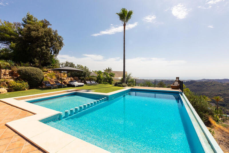 Villa for sale in Benahavis, Málaga