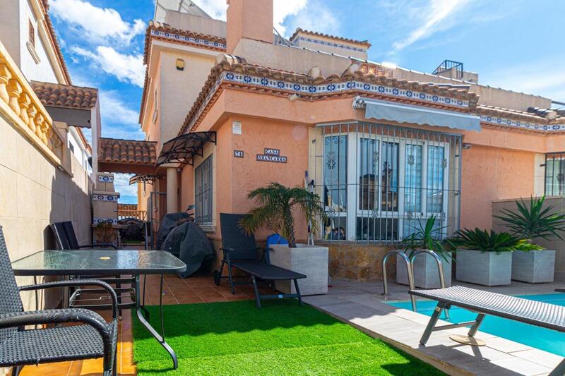 Townhouse for sale in Orihuela Costa, Alicante