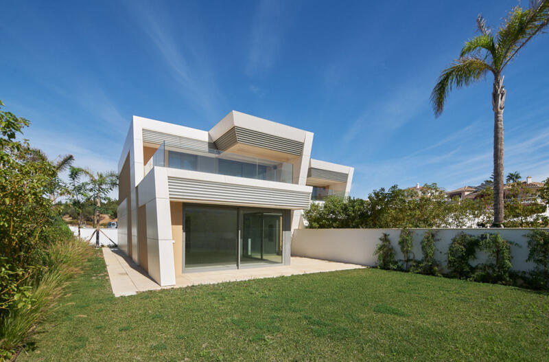 Villa til salg i El Chaparral, Málaga