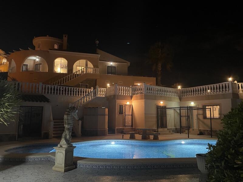 5 bedroom Villa for sale