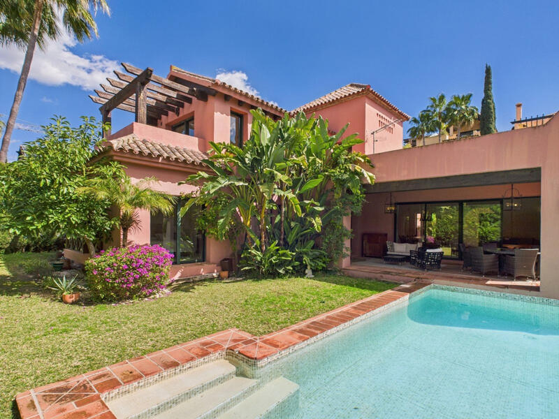 Villa till salu i Estepona, Málaga