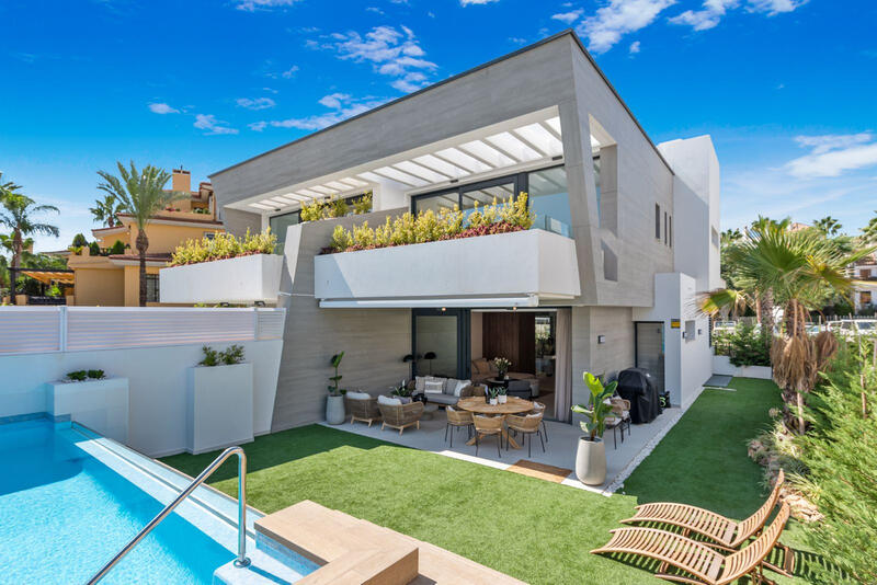 Casa de Campo en venta en Puerto Banus, Málaga