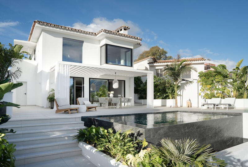 Villa en venta en Nueva Andalucia, Málaga