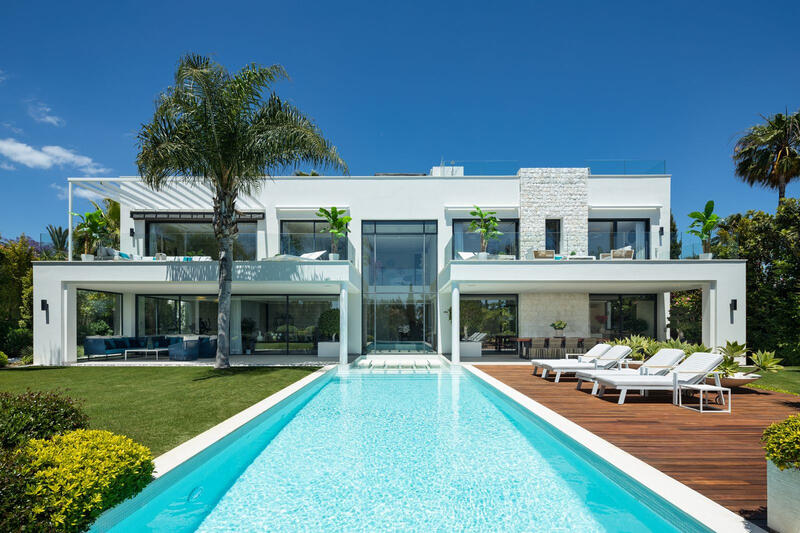 Villa for sale in Marbesa, Málaga