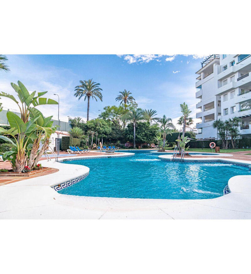 Apartamento en venta en Puerto Banus, Málaga