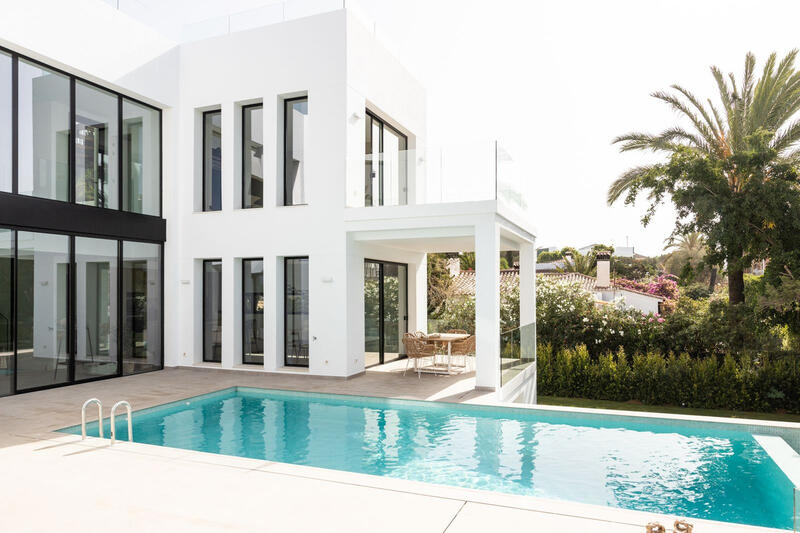 Villa en venta en Marbesa, Málaga