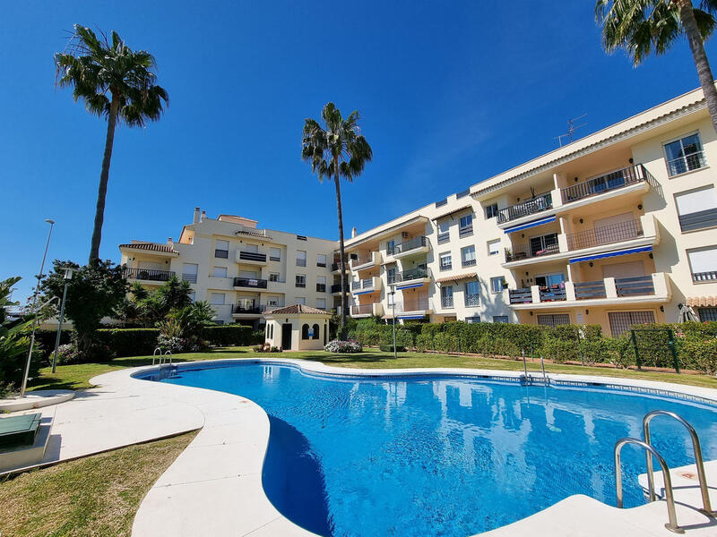 Apartamento en venta en Nueva Andalucia, Málaga