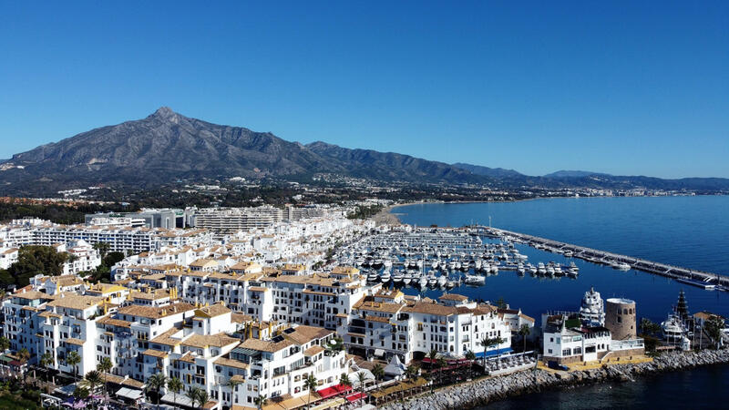 Apartamento en venta en Puerto Banus, Málaga