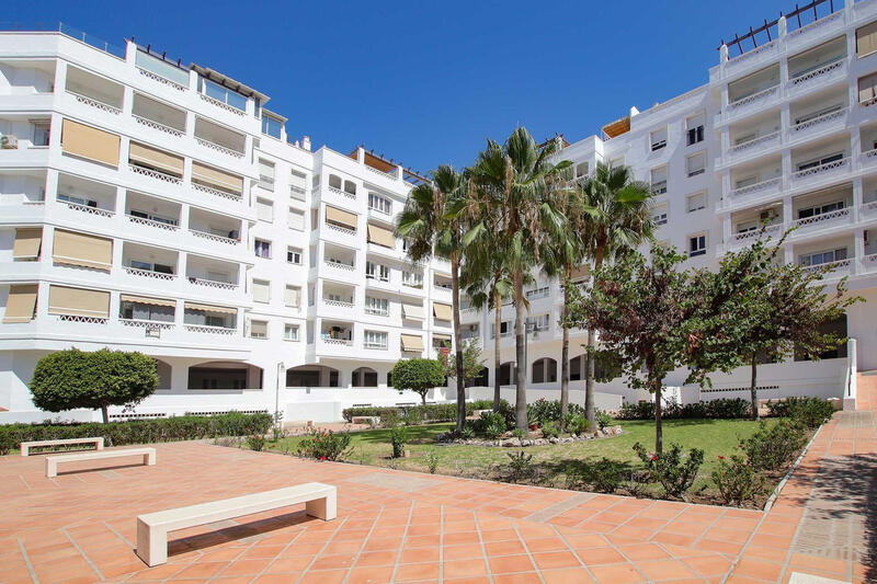 Apartment for sale in Nueva Andalucia, Málaga