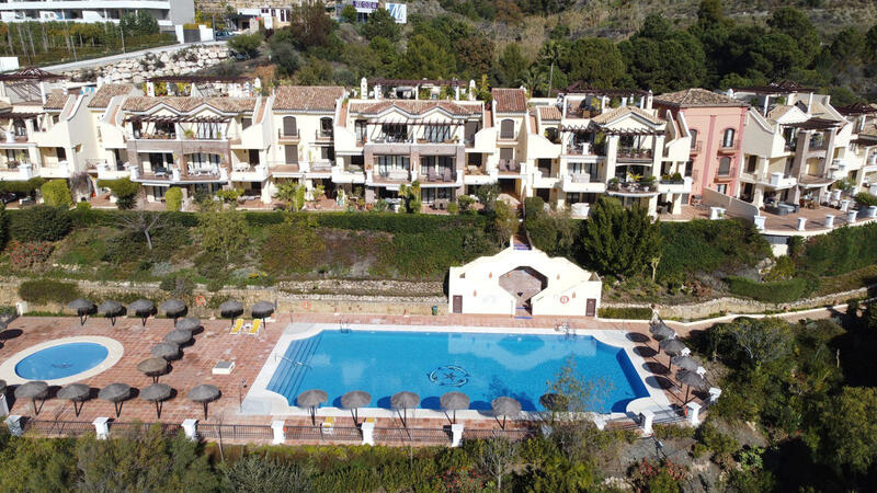 Apartamento en venta en Benahavis, Málaga