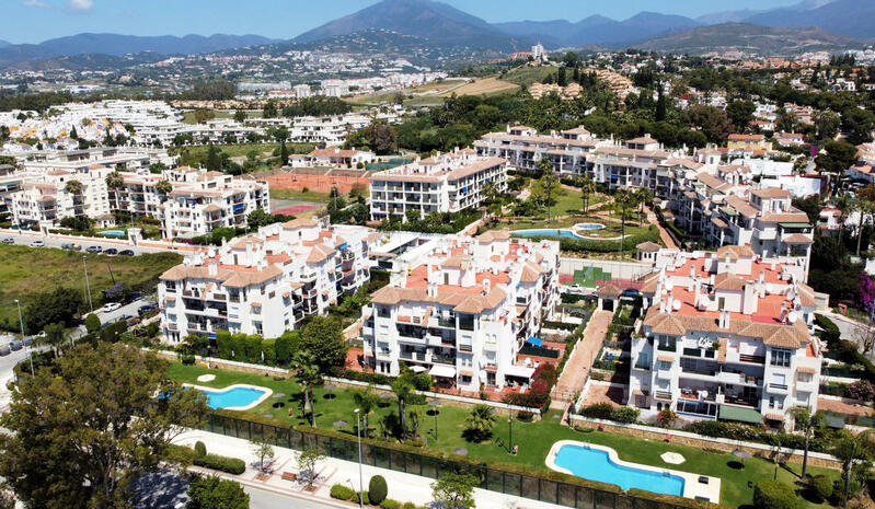 Apartamento en venta en Nueva Andalucia, Málaga