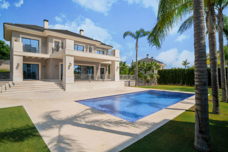 Villa for sale in Benahavis, Málaga