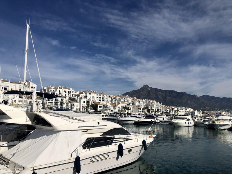 Erhvervsejendom til salg i Nueva Andalucia, Málaga