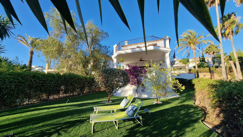 Villa til salg i Estepona, Málaga