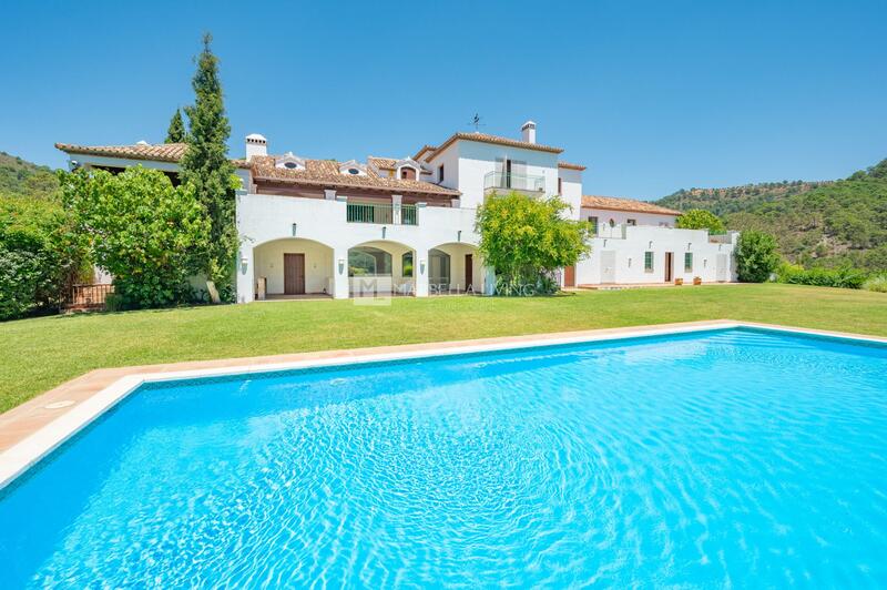 Villa for sale in Estepona, Málaga