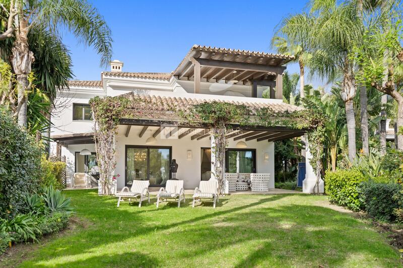 Villa til salgs i Golden Mile, Málaga