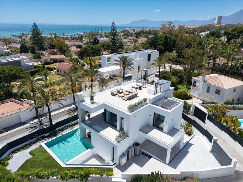 Villa en venta en Marbella del Este, Málaga