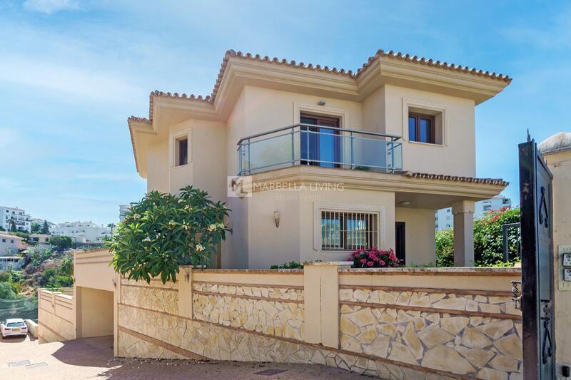 Villa for Long Term Rent in Mijas Costa, Málaga