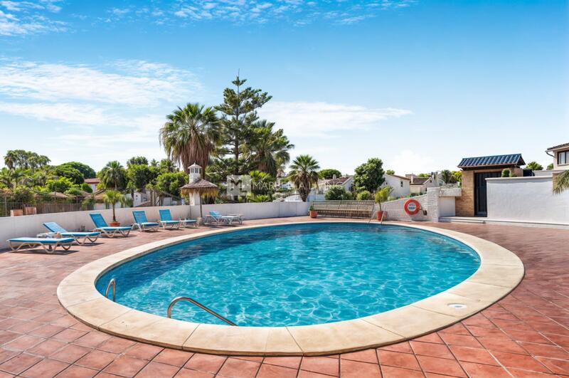 Townhouse for sale in Marbella del Este, Málaga