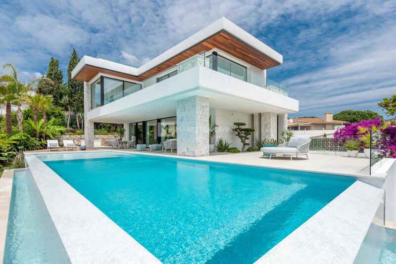 Villa for sale in Marbella del Este, Málaga