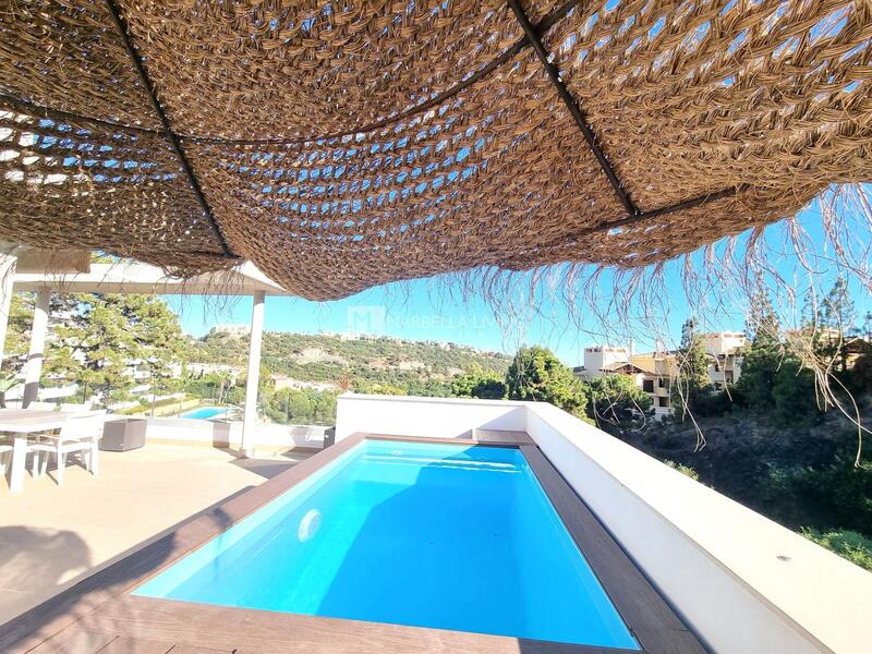 Duplex til salg i Benahavis, Málaga