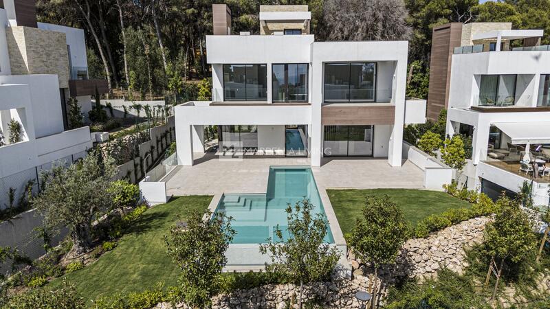 Villa en venta en Golden Mile, Málaga