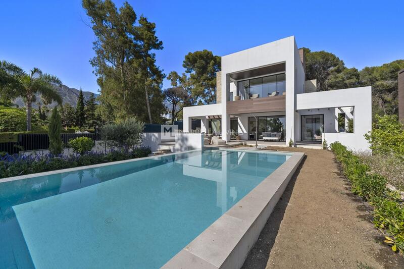 Villa for sale in Golden Mile, Málaga