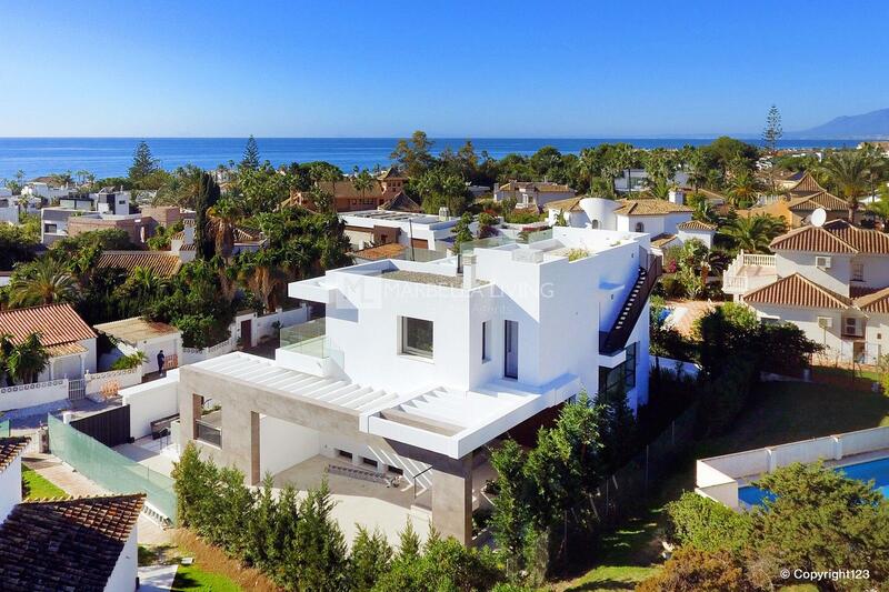 Villa en venta en Marbella del Este, Málaga