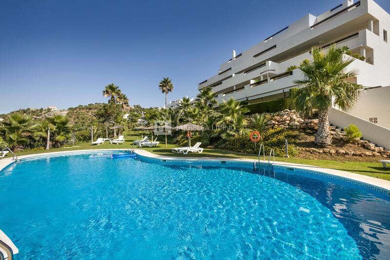 Apartment for sale in Benahavis, Málaga