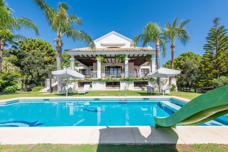 Villa for sale in Benahavis, Málaga