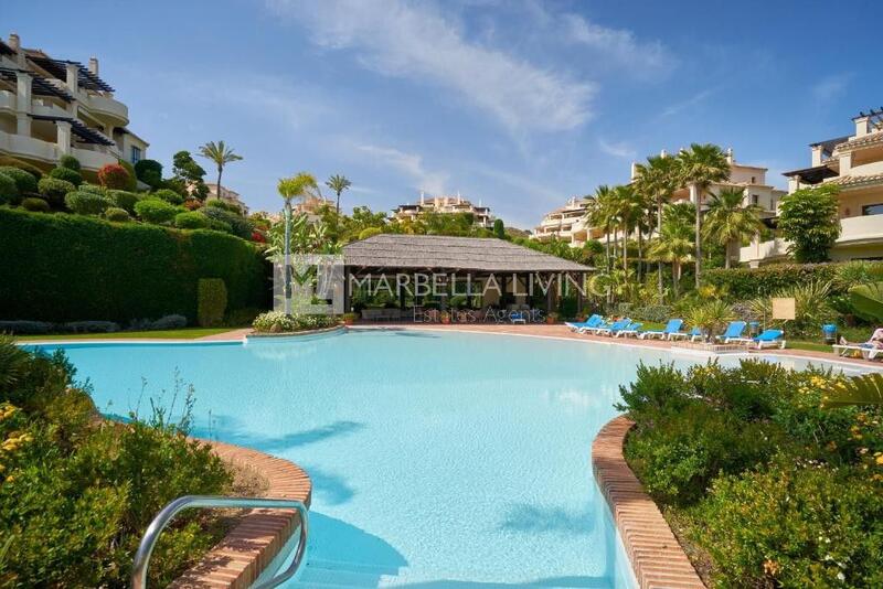 Dúplex en venta en Benahavis, Málaga