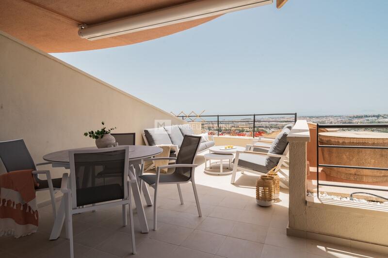 Apartamento en venta en Nueva Andalucia, Málaga