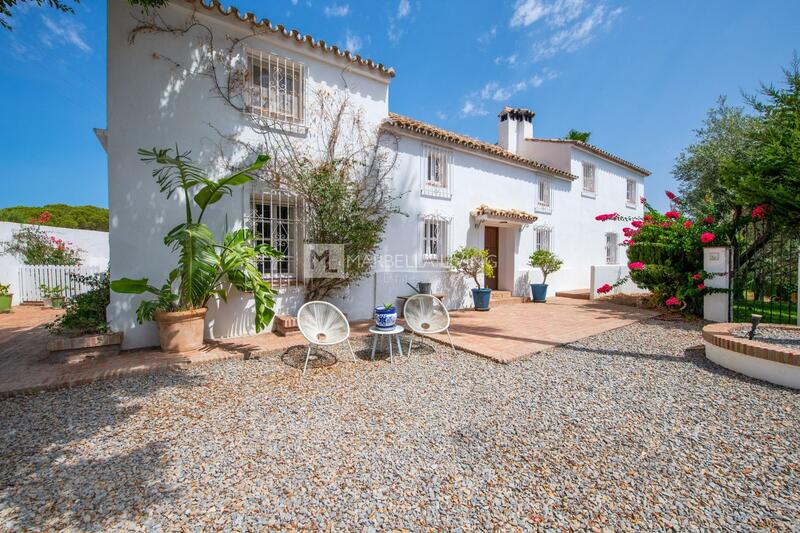 Villa for sale in Benahavis, Málaga