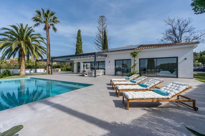 Villa for sale in Marbella del Este, Málaga