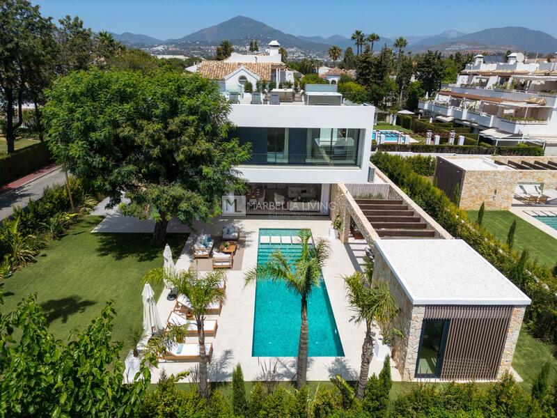 Villa for sale in San Pedro de Alcantara, Málaga