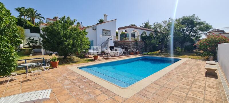 Villa à vendre dans Estepona, Málaga