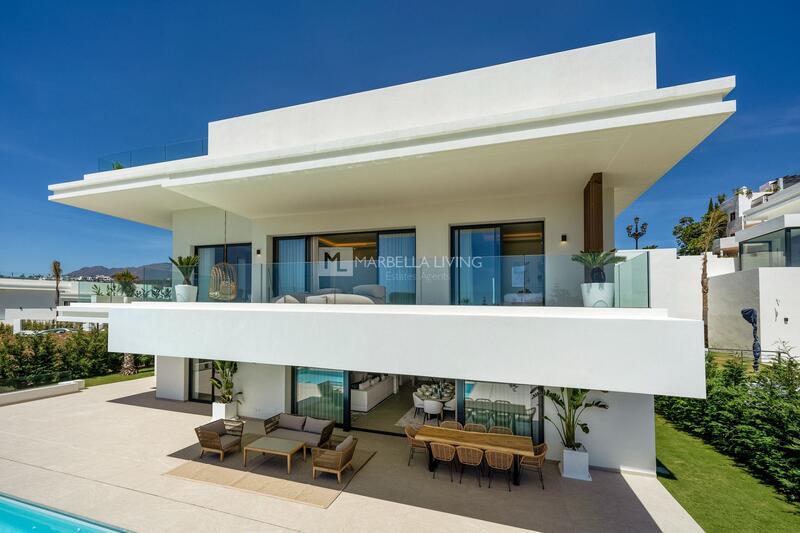 Villa for sale in Estepona, Málaga