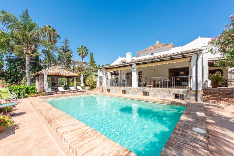 Villa for sale in Estepona, Málaga