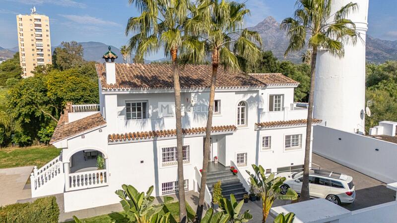 Villa for sale in Nueva Andalucia, Málaga