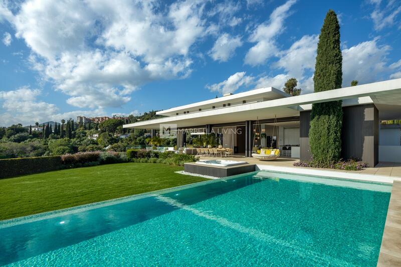 Villa for sale in Benahavis, Málaga