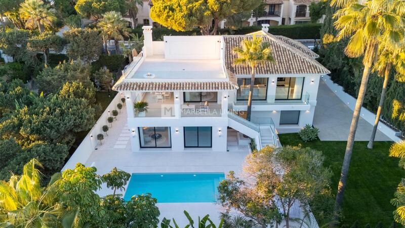 Villa for sale in Marbella del Este, Málaga