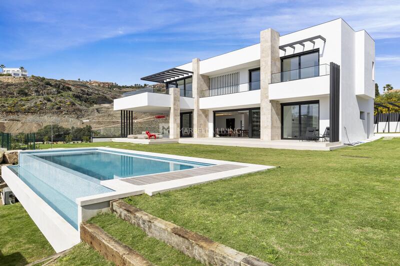 Villa for sale in Benahavis, Málaga