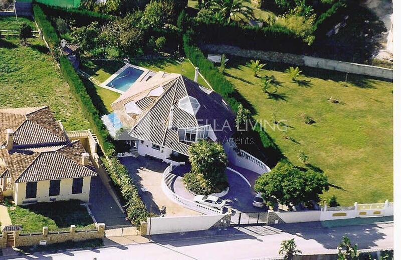 Villa for sale in Estepona, Málaga